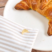 Titlee gold pin - Croissant