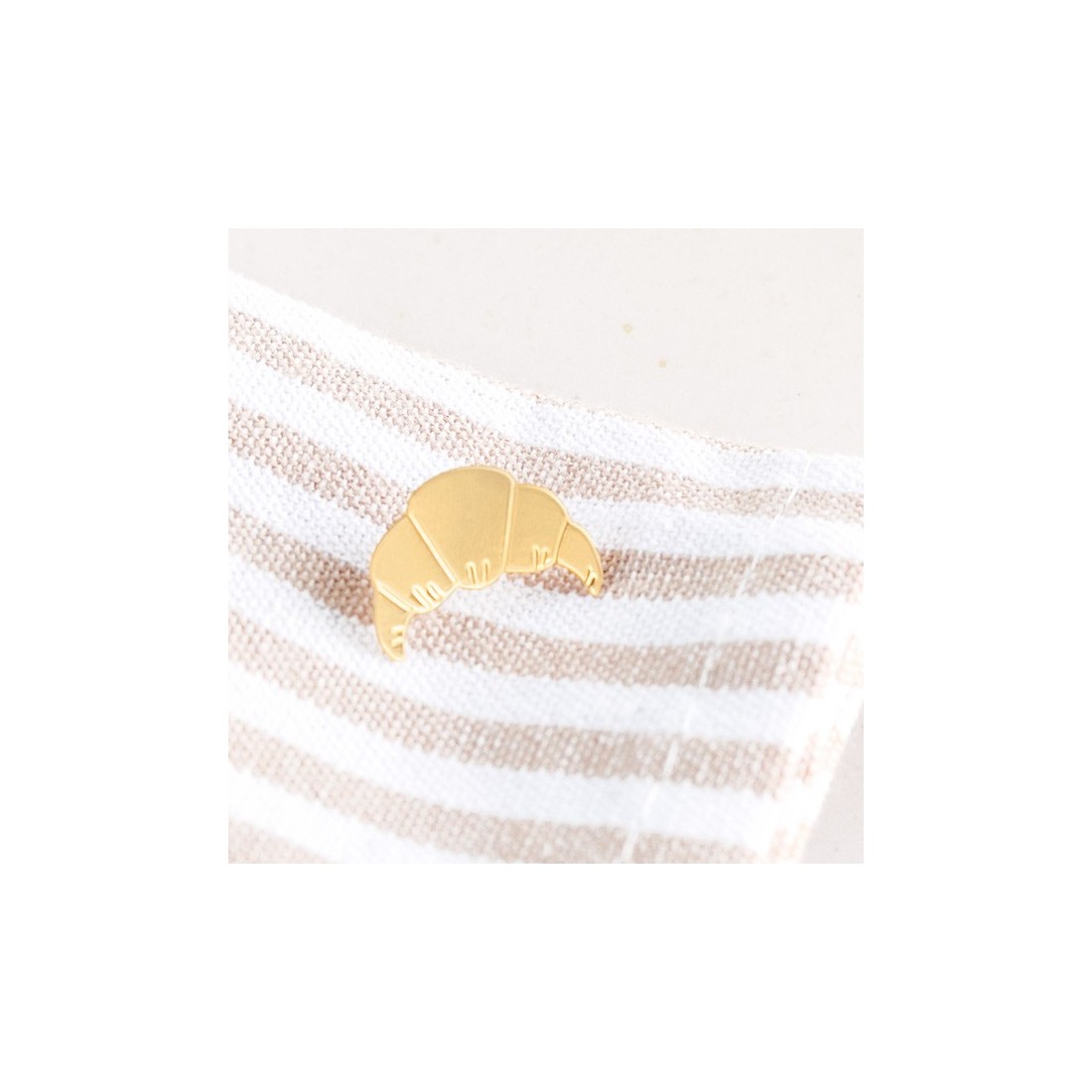 Titlee gold pin - Croissant