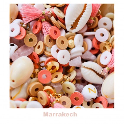 Mélange de perles heishi et breloques