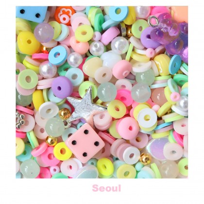 Mélange de perles heishi et breloques