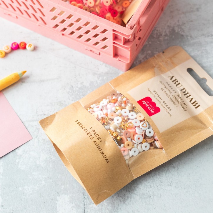 Mélange de perles heishi et breloques