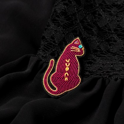 Broche brodée - Chat mystique