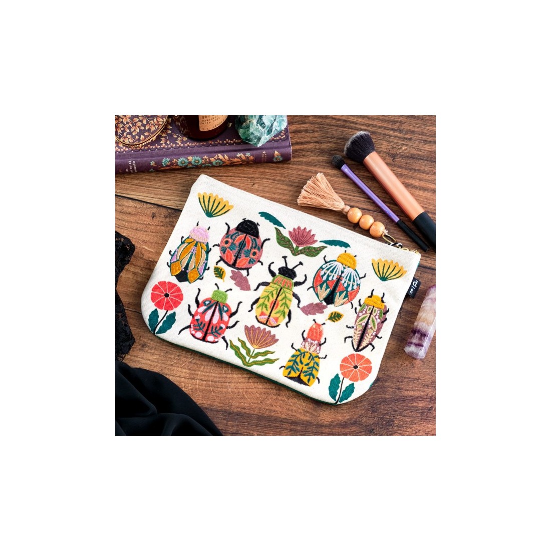 Large embroidered pouch - Amulet (ecru)