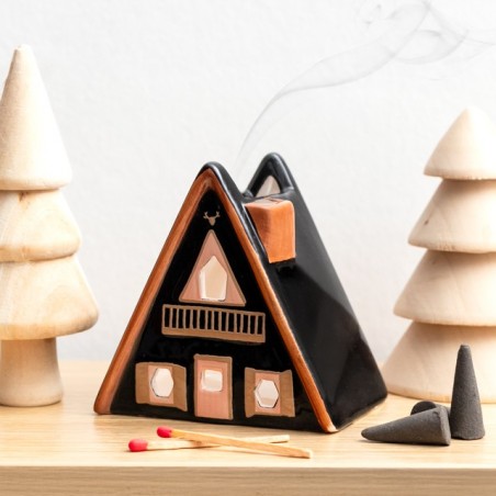 Ceramic house tealight holder and incense - Nordic cabin