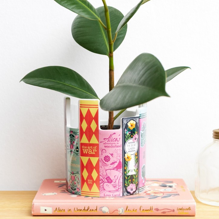 Grand pot livres - Stack of classics
