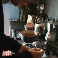 Préparation du chocolat chaud épais et onctueux Harth chocolate
