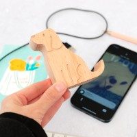 Support en bois pour téléphone - Chien - Kikkerland